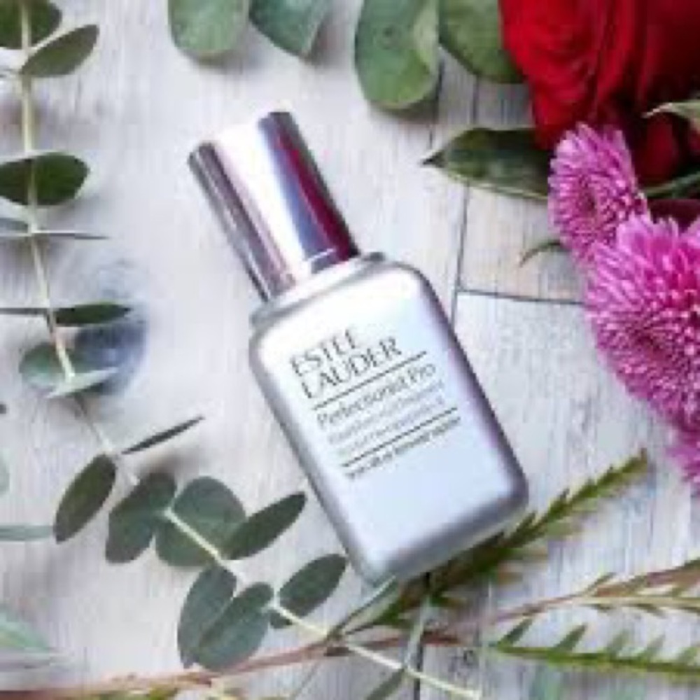 Estée Lauder
Perfectionist Pro Rapid Firm + Lift Treatment - Picture 2 of 16